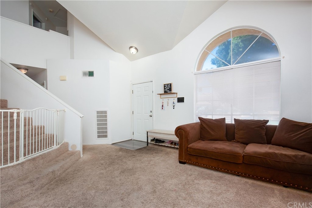 2611 Vía Romana Lancaster, CA 93535 - Photo 3 of 24