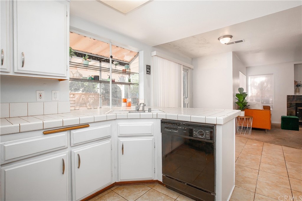 2611 Vía Romana Lancaster, CA 93535 - Photo 7 of 24