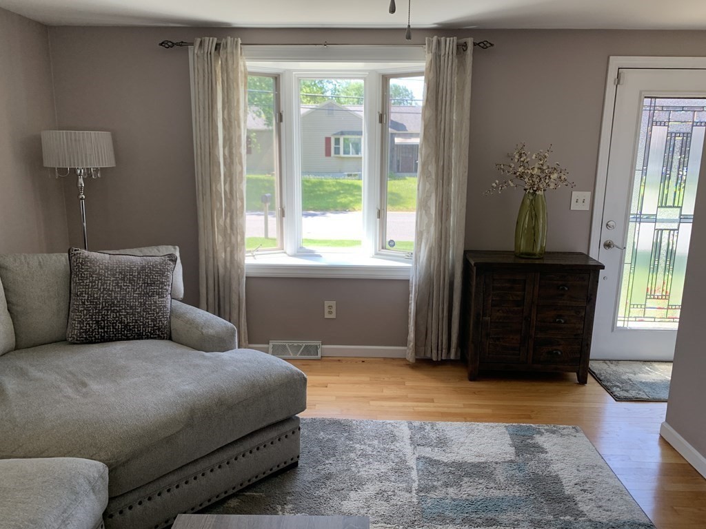 40 Mallowhill Road Springfield, MA 01129 - Photo 5 of 35