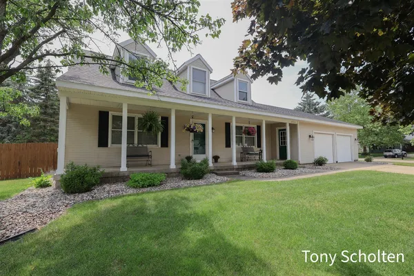$474,900 | 7537 Woodside Drive, Hudsonville, MI 49426
