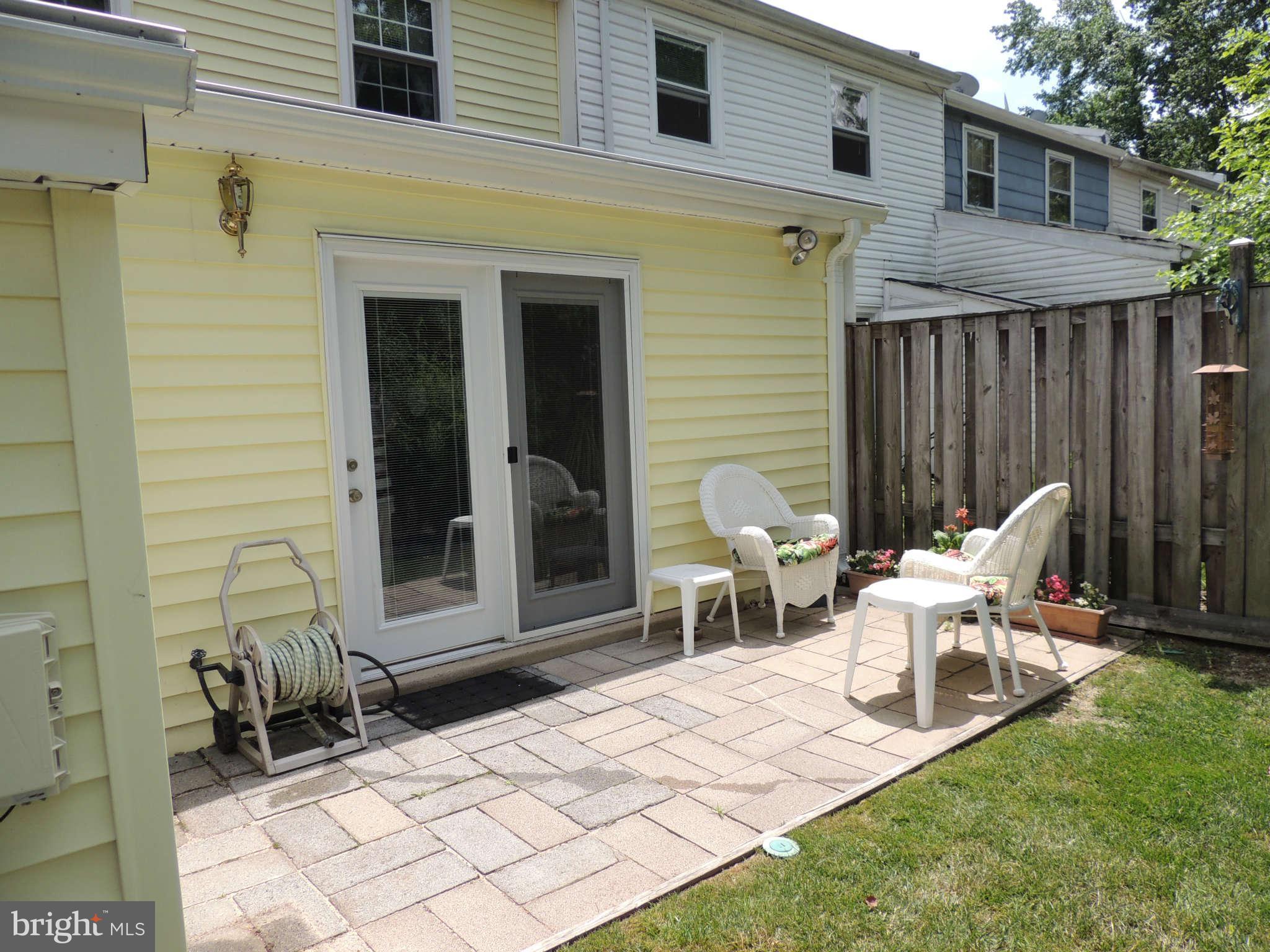 3795 Port Hope Point Triangle, VA 22172 - Photo 24 of 26 a view of a patio with table and chairs and wooden fence