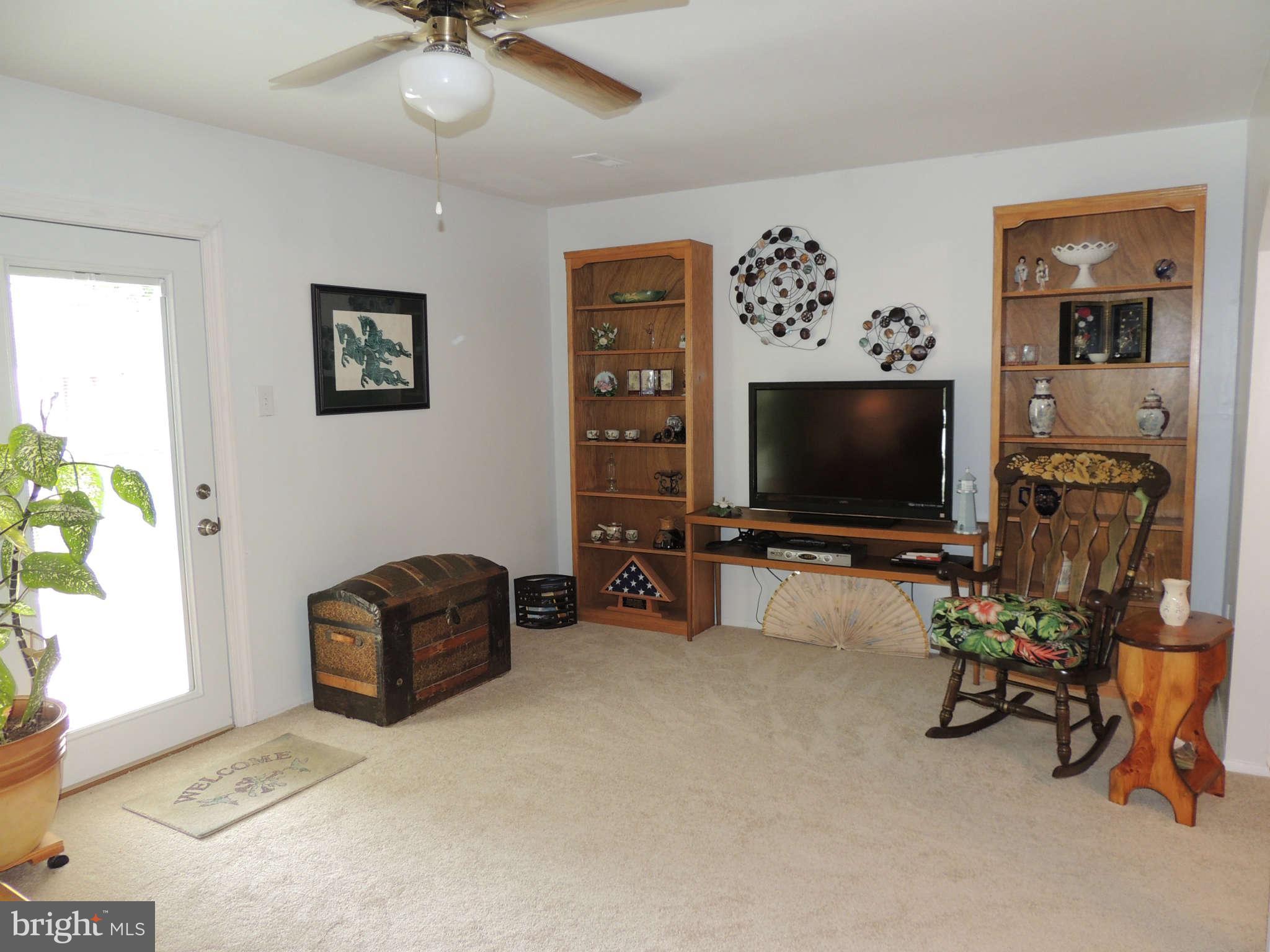 3795 Port Hope Point Triangle, VA 22172 - Photo 4 of 26 a living room with furniture and a flat screen tv