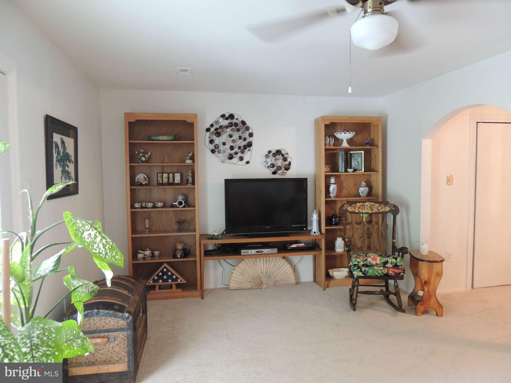 3795 Port Hope Point Triangle, VA 22172 - Photo 5 of 26 a living room with furniture and a flat screen tv