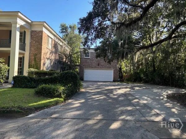 $2,000 | 1 Washington Avenue, Unit GARAGE, Savannah, GA 31405
