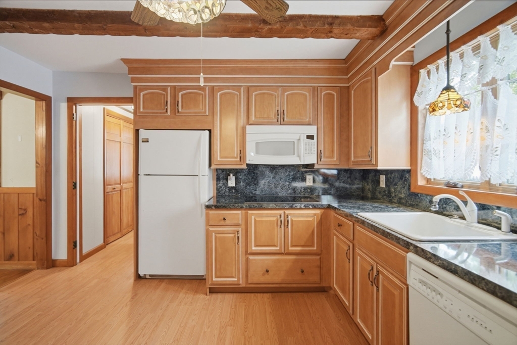 20 Athol Street Springfield, MA 01107 - Photo 17 of 40