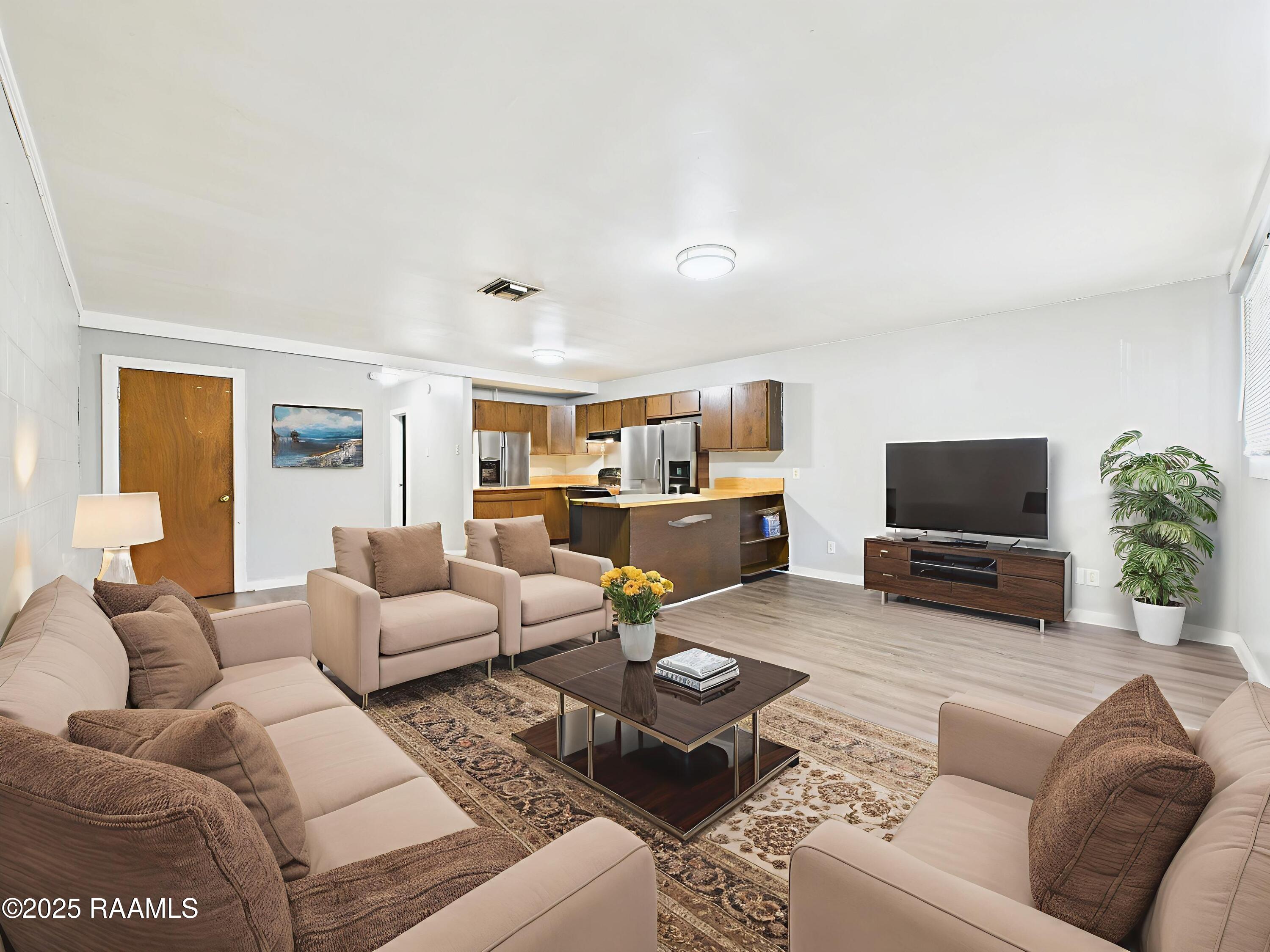 321 Bellot Street, Unit B Lafayette, LA 70501 - Photo 2 of 13 Living room (37)