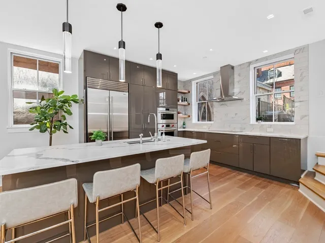 $2,695,000 | 33-35 Bowdoin Street, Unit 3, Boston, MA 02114