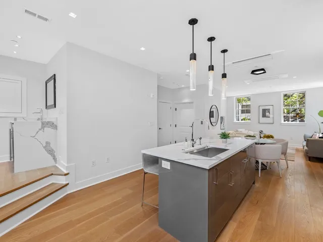 $2,695,000 | 33-35 Bowdoin Street, Unit 3, Boston, MA 02114