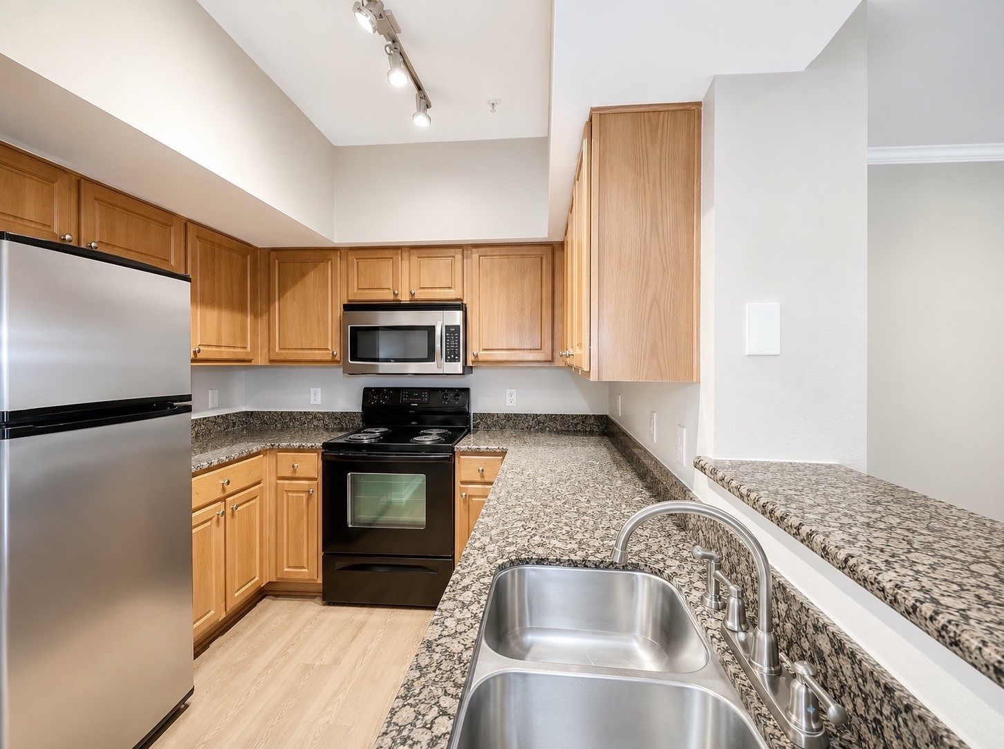 702 Hadley Street, Unit 321 Houston, TX 77006 - Photo 4 of 17