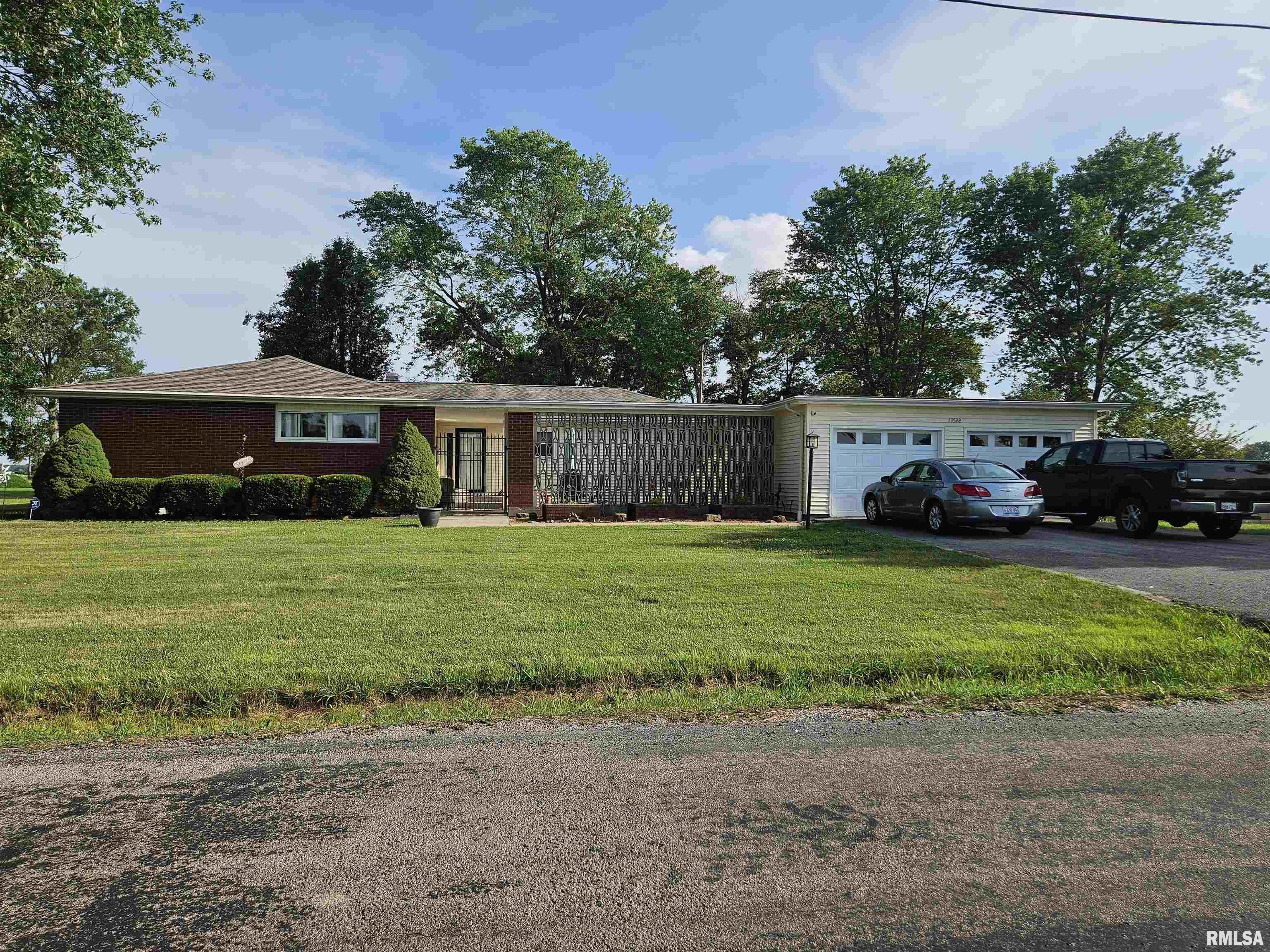 13522 Bowling Alley Road Benton, IL 62812 - Photo 1 of 32