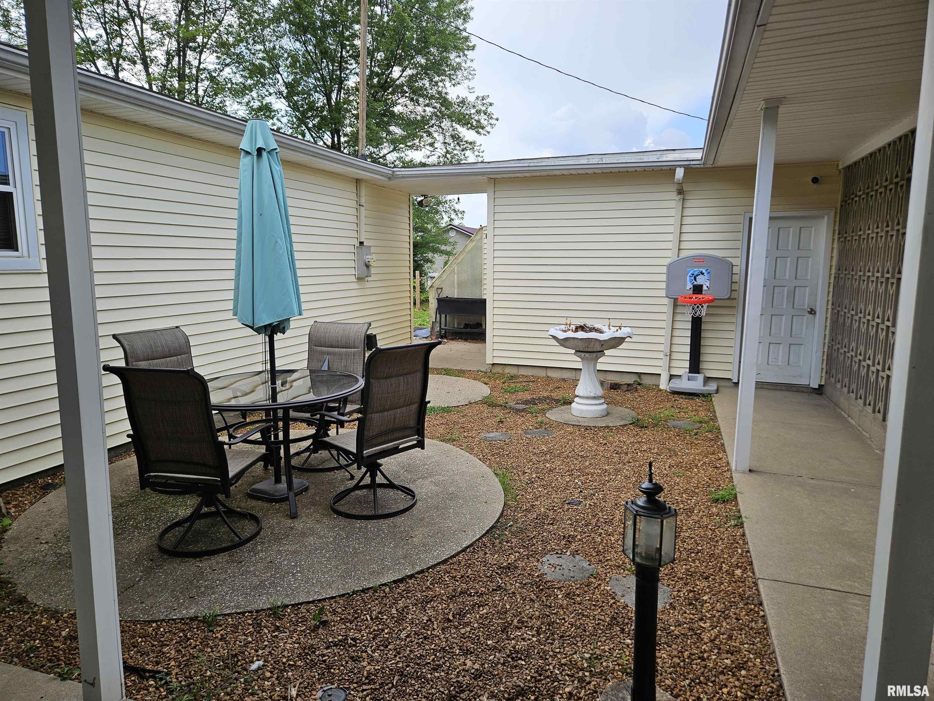 13522 Bowling Alley Road Benton, IL 62812 - Photo 12 of 32