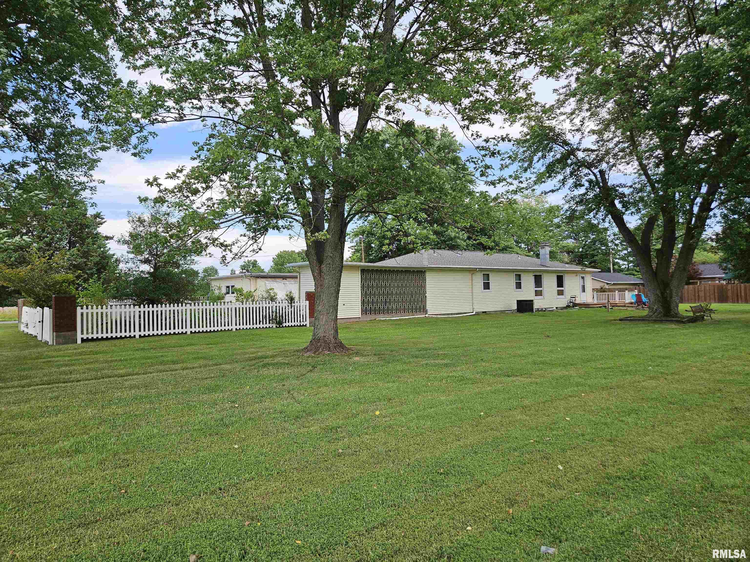 13522 Bowling Alley Road Benton, IL 62812 - Photo 2 of 32