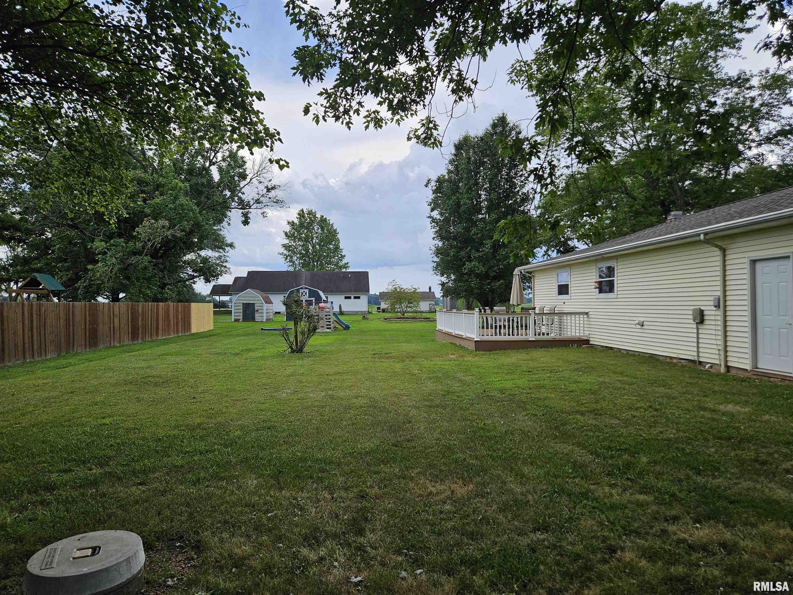 13522 Bowling Alley Road Benton, IL 62812 - Photo 3 of 32
