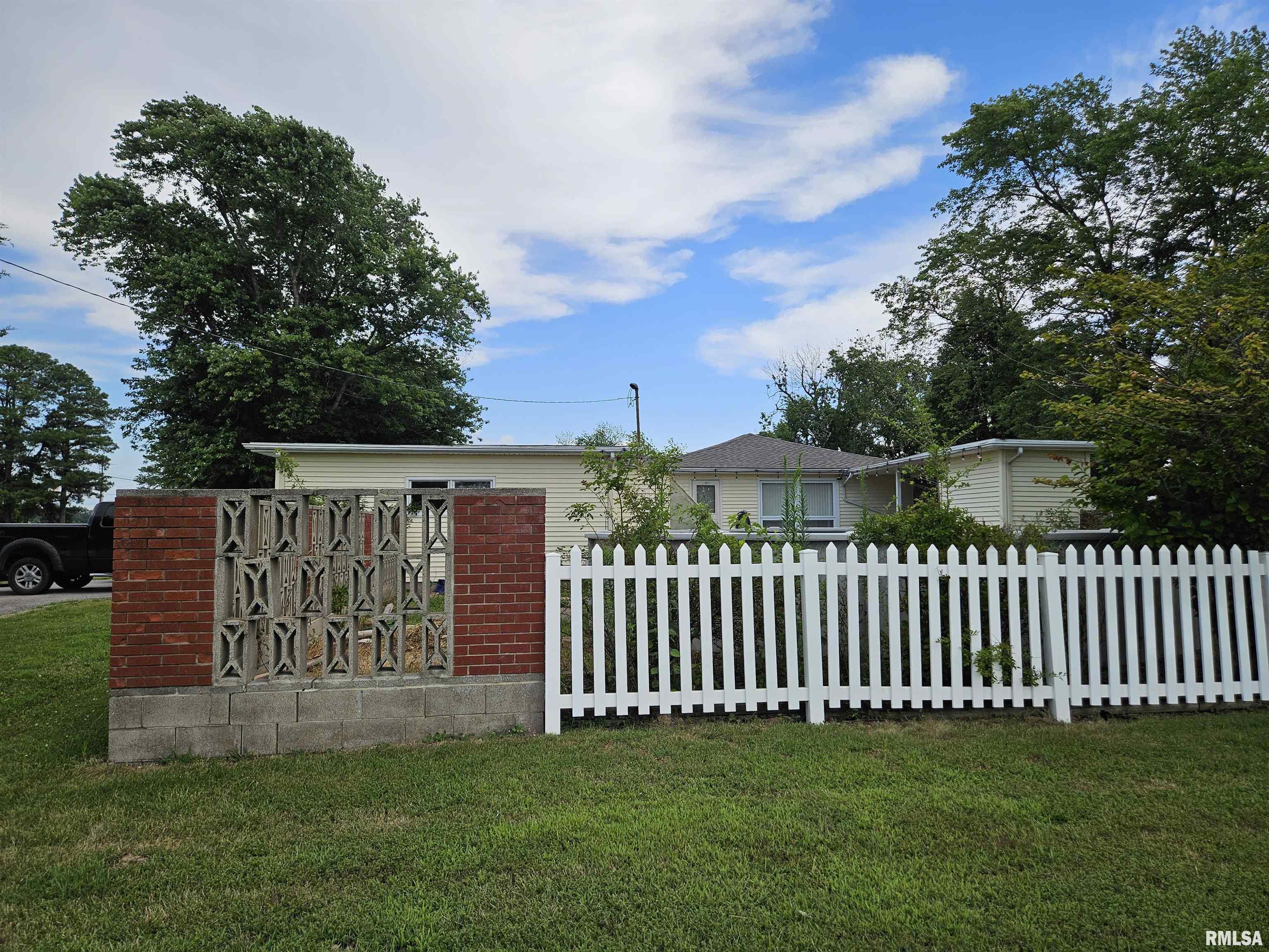 13522 Bowling Alley Road Benton, IL 62812 - Photo 9 of 32