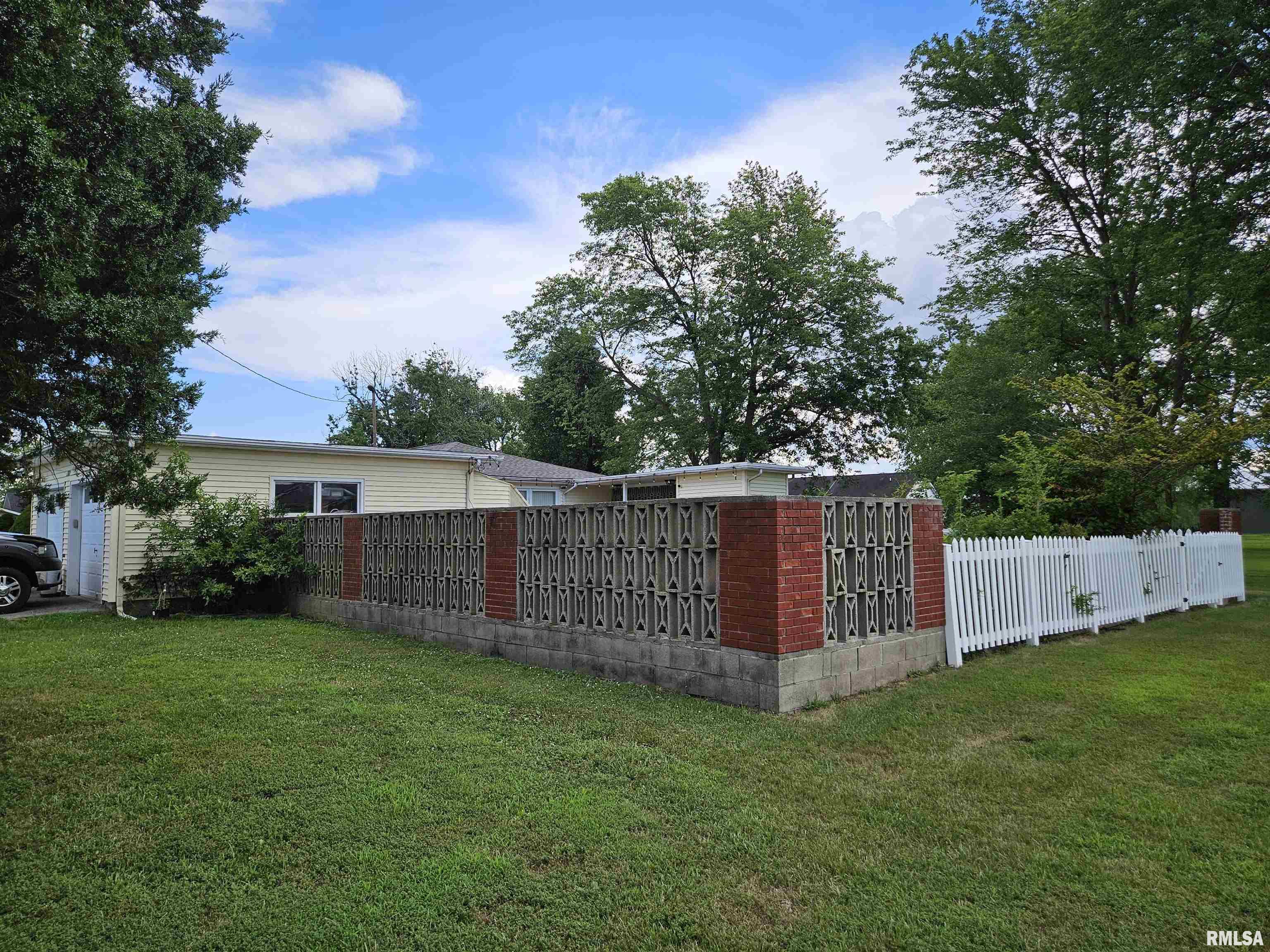 13522 Bowling Alley Road Benton, IL 62812 - Photo 10 of 32