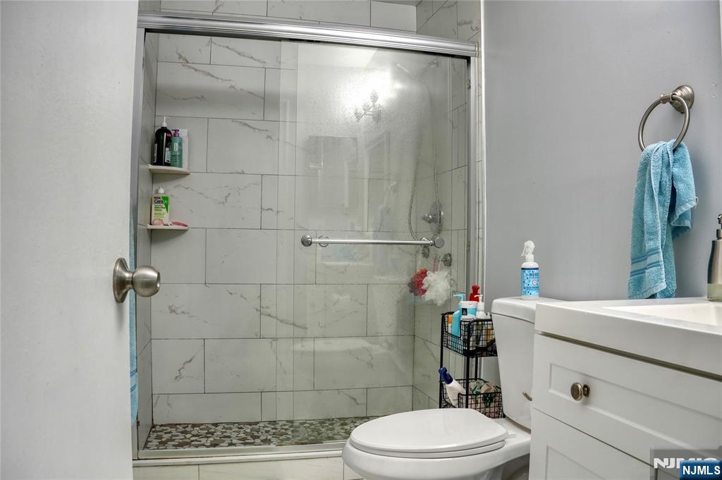 388 Poets Way Mahwah, NJ 07430 - Photo 14 of 30