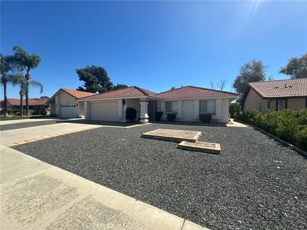 $2,000 | 1885 Silver Oak Way, Hemet, CA 92545