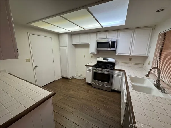 $2,000 | 1885 Silver Oak Way, Hemet, CA 92545