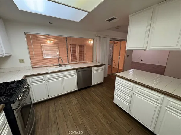 $2,000 | 1885 Silver Oak Way, Hemet, CA 92545