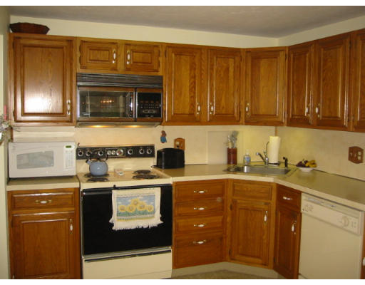 214 B Ridgefield Circle, Unit 214B Clinton, MA 01510 - Photo 3 of 11 Gallery Image 3