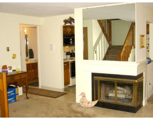 214 B Ridgefield Circle, Unit 214B Clinton, MA 01510 - Photo 4 of 11 Gallery Image 4