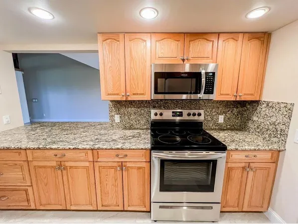 $3,200 | 10740 South Golfview Drive, Pembroke Pines, FL 33026