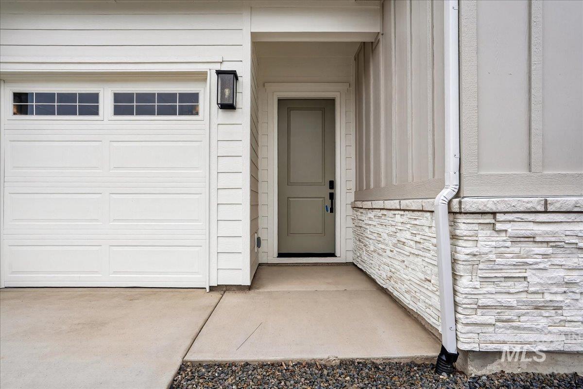 2299 North Kenora Avenue Star, ID 83669 - Photo 2 of 23