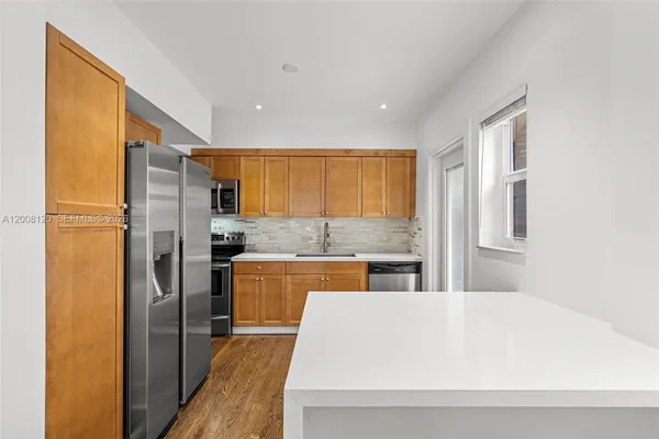 $4,650 | 3500 Ponce De Leon, Coral Gables, FL 33134