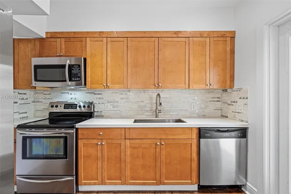 $4,650 | 3500 Ponce De Leon, Coral Gables, FL 33134