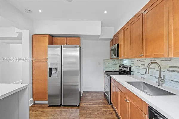 $4,650 | 3500 Ponce De Leon, Coral Gables, FL 33134