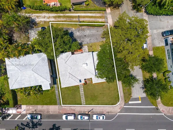 $4,650 | 3500 Ponce De Leon, Coral Gables, FL 33134