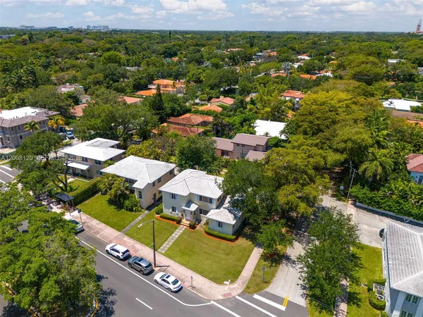 $4,650 | 3500 Ponce De Leon, Coral Gables, FL 33134