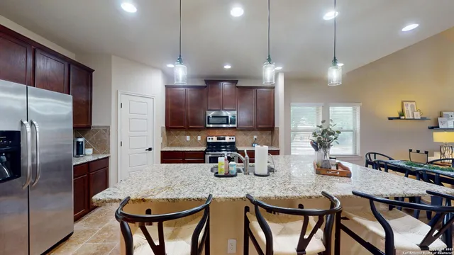 $2,200 | 300 Saddle Spur, Cibolo, TX 78108