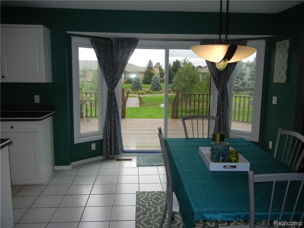17959 Rocco Drive Macomb, MI 48044 - Photo 13 of 25 kitch4.JPG