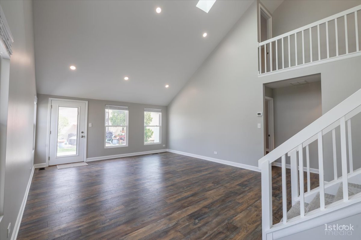 1801 Shetland Road Naperville, IL 60565 - Photo 4 of 19