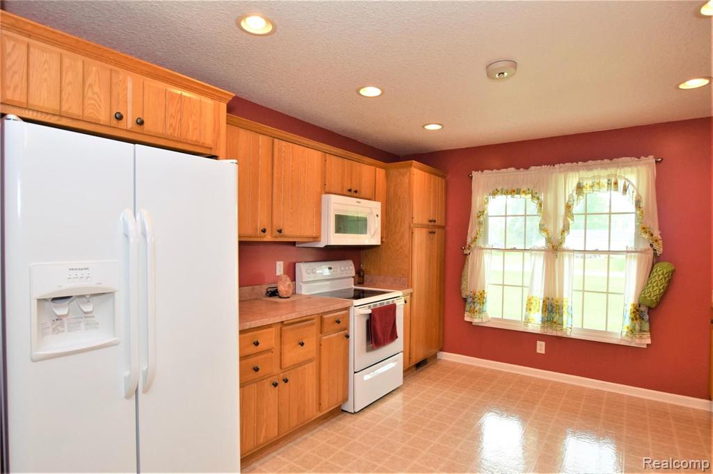 9901 Marshall Road Birch Run, MI 48415 - Photo 11 of 35