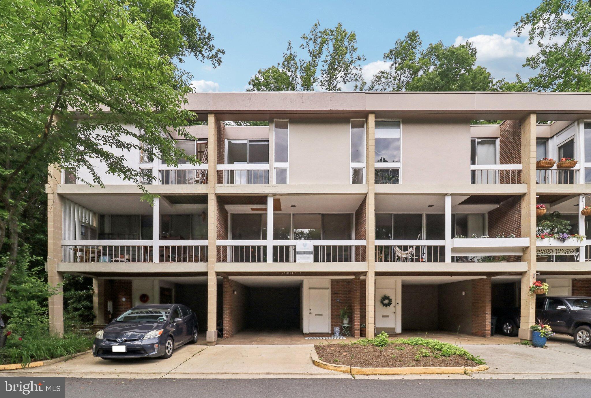 11524 Maple Ridge Road Reston, VA 20190 - Photo 1 of 58 Gallery Image 1