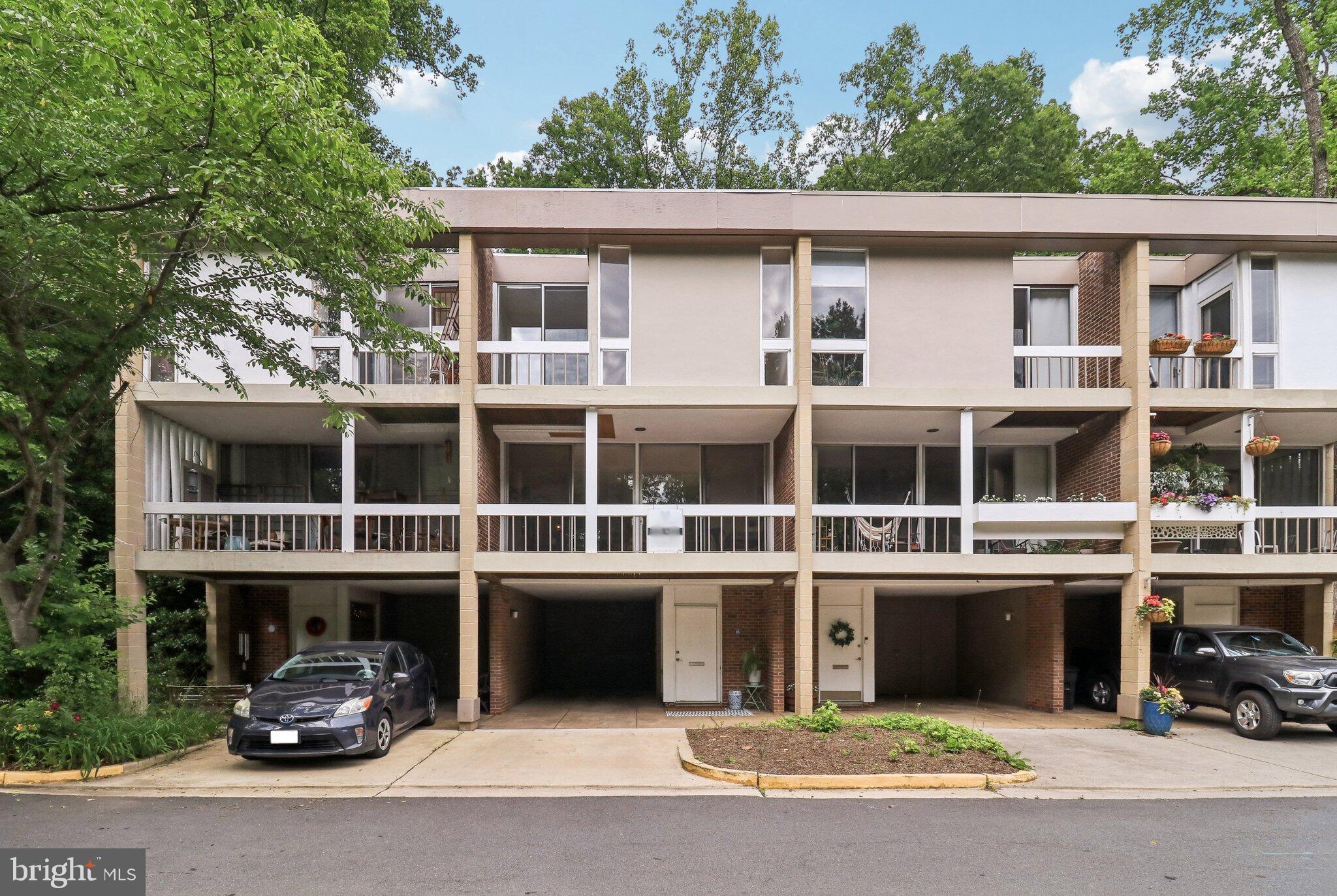 11524 Maple Ridge Road Reston, VA 20190 - Photo 2 of 58 Gallery Image 2