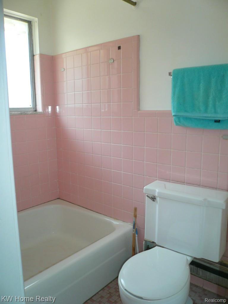 23001 West Seven Mile Road, Unit 20 Detroit, MI 48219 - Photo 14 of 19 P1080370.jpg