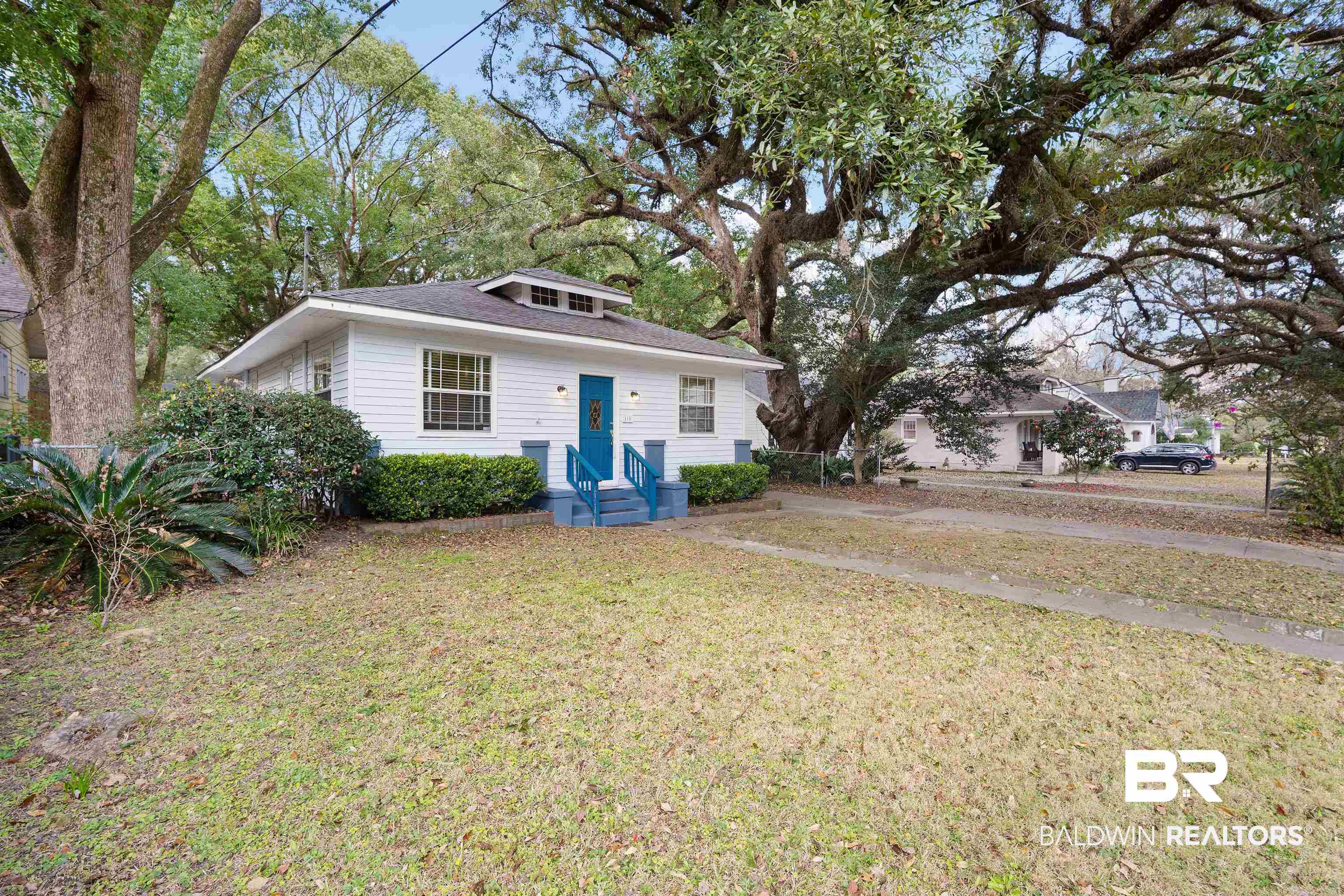 118 Mohawk Street Mobile, AL 36606 - Photo 3 of 26 Bungalow featuring a front yard