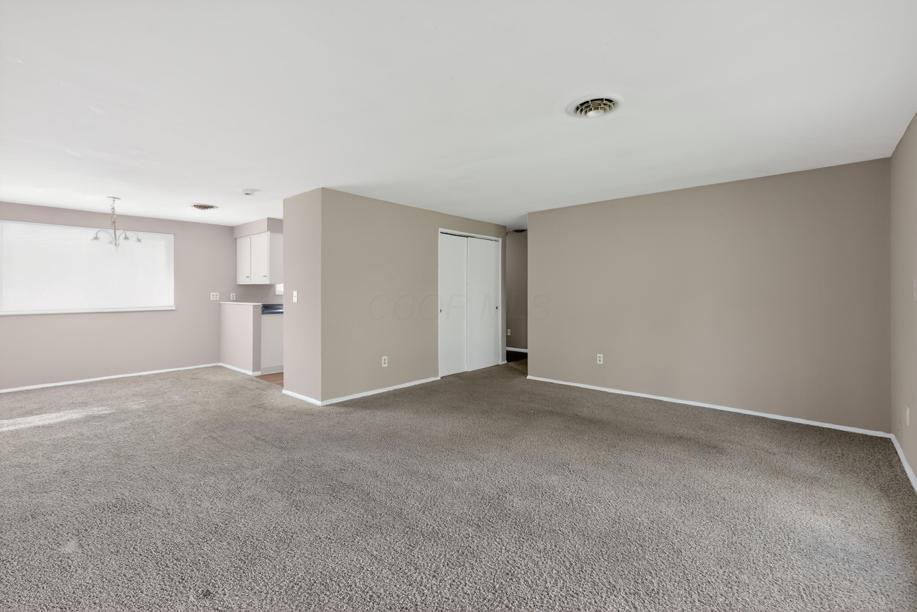 5716 Cairo Road Westerville, OH 43081 - Photo 11 of 30 11_5716_Cairo_Rd_Westerville_OH_43081-Li