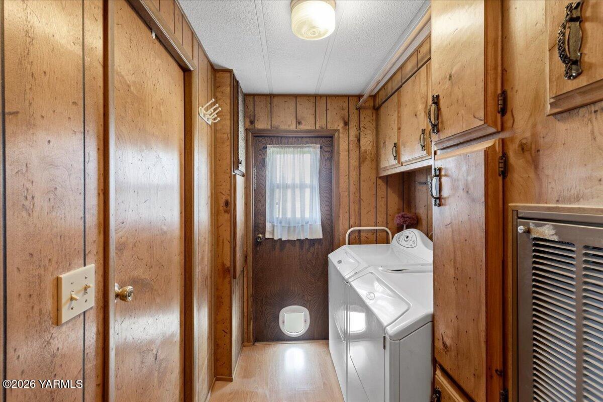 12401 Meadowbrook Road Yakima, WA 98903 - Photo 14 of 20 14 Laundry Room