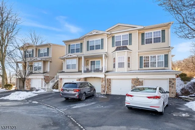 $2,900 | 56 King George Road, Green Brook, NJ 08812