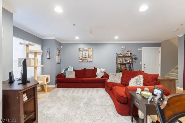 $2,900 | 56 King George Road, Green Brook, NJ 08812