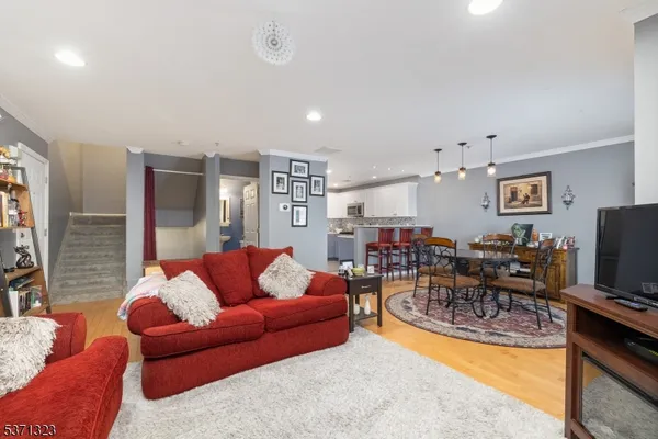 $2,900 | 56 King George Road, Green Brook, NJ 08812