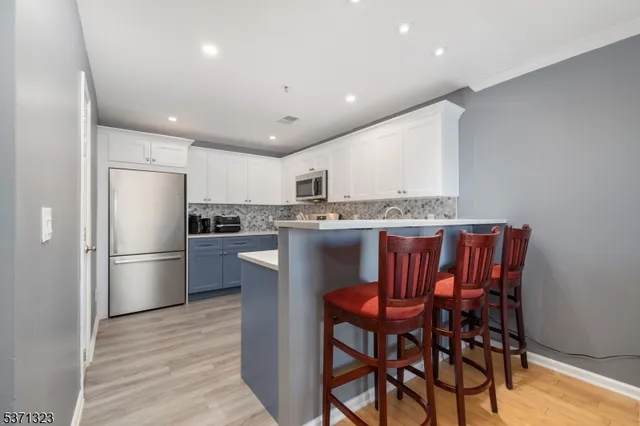 $2,900 | 56 King George Road, Green Brook, NJ 08812