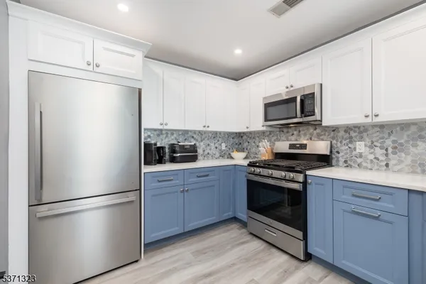 $2,900 | 56 King George Road, Green Brook, NJ 08812