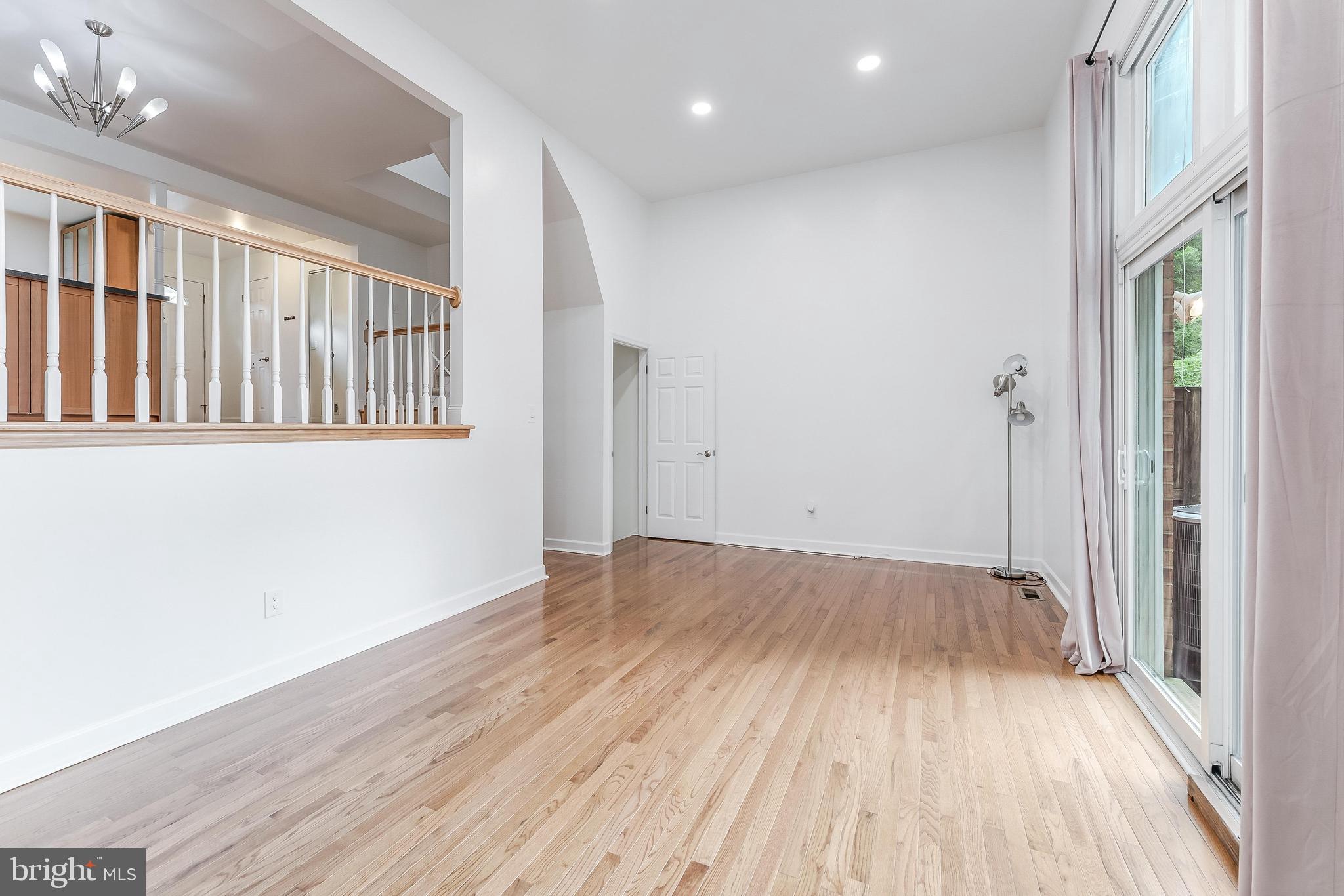 2331 Harleyford Court Reston, VA 20191 - Photo 15 of 40 Spacious, sunlit living area awaits you.