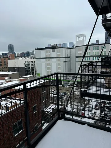 $335,000 | 1224 West Van Buren Street, Unit 615, Chicago, IL 60607