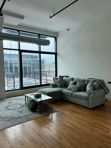 $335,000 | 1224 West Van Buren Street, Unit 615, Chicago, IL 60607